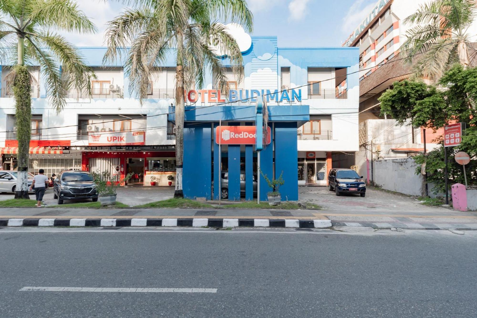 فندق Reddoorz Near Plaza Balikpapan المظهر الخارجي الصورة